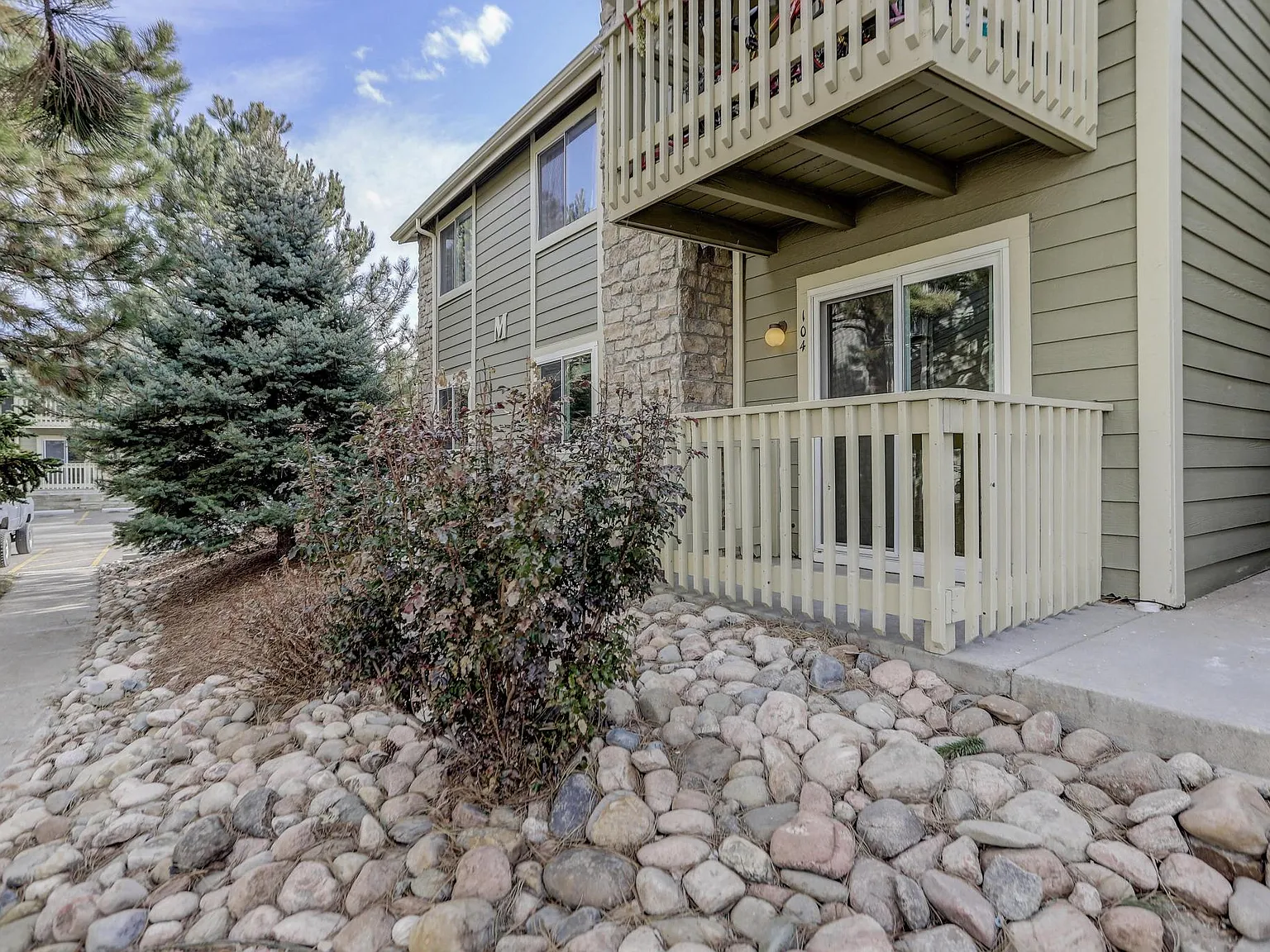 2 bed, 900 sqft, $1,850 — Photo 2
