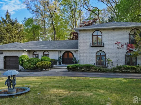 902 Joan Ct, North Brunswick, NJ 08902