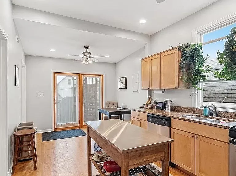 2717 N Artesian Ave #2 — Photo 6