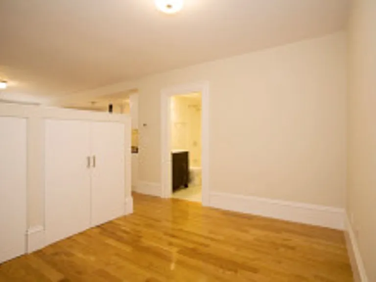 658 Massachusetts Ave #1A — Photo 2