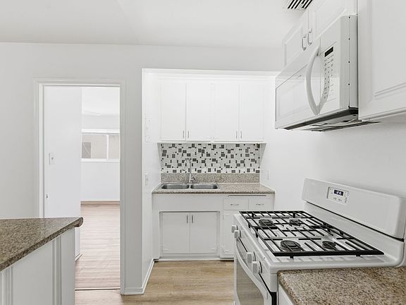 3rd image of 1453 S Westgate Ave APT 6