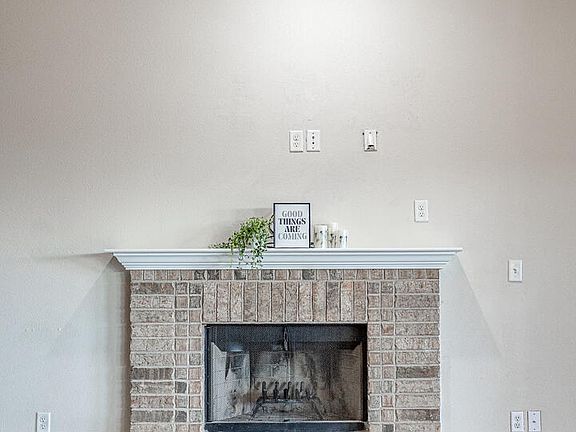 5th image of 9703 Hawthorne Ct