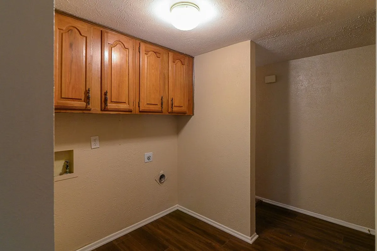 Building Photo - 821 Stone Trail Dr