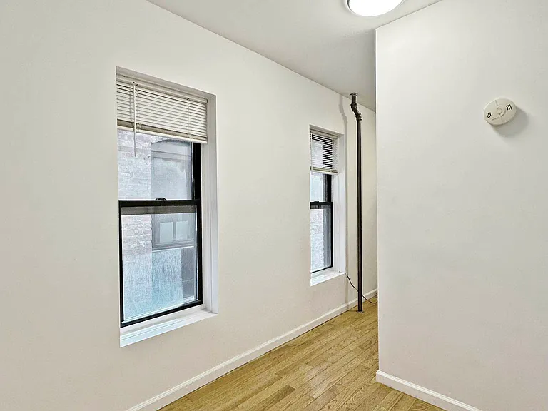 454 W 36th St #4 — Photo 6