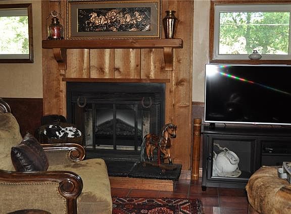 2nd image of 211 Monticello Dr