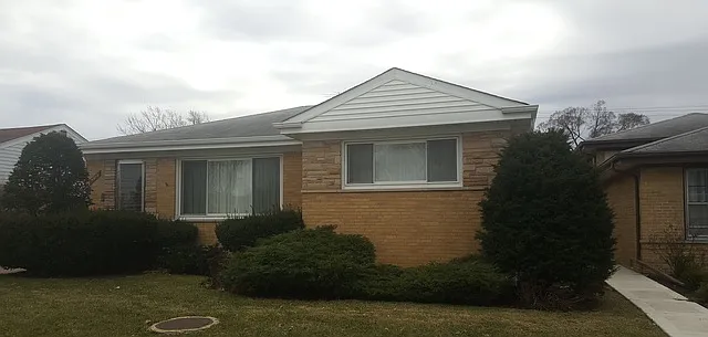 4513 Main St photo 1