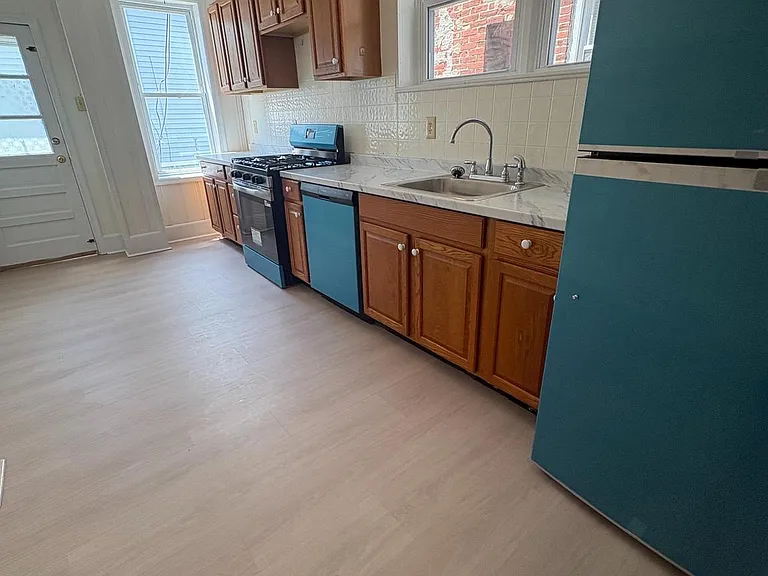 604 Hunter St — Photo 5