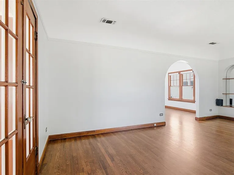 2516 Shirley Ave — Photo 6