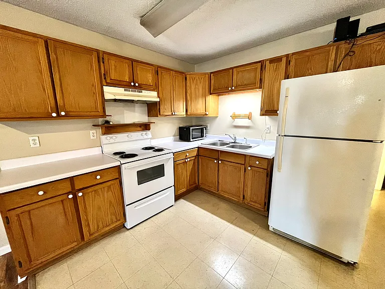 1014 E Lauderdale St — Photo 5