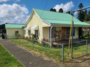 616 6th St, Myrtle Point, OR 97458