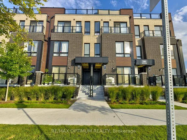 235 McLevin Ave #4, Toronto, ON M1B 5K1