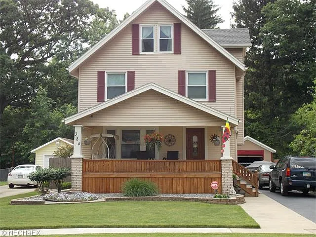 384 Oak Knoll Ave SE photo 1