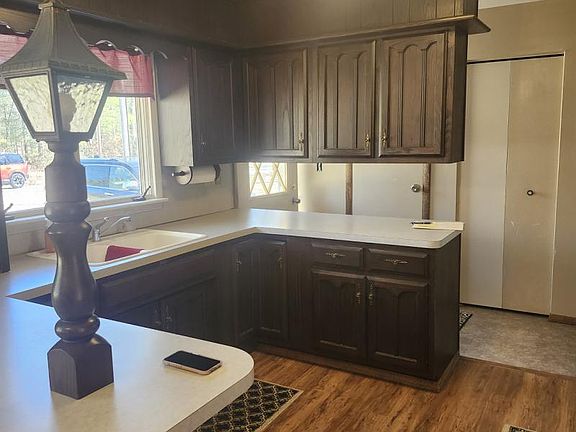 3rd image of 3570 Hillcrest Dr