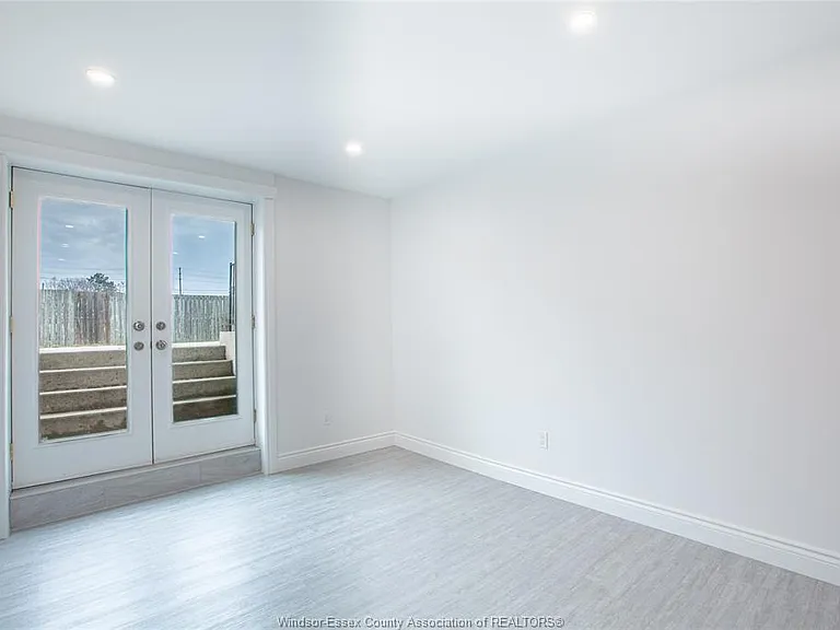 1256 Saint Paul Ave — Photo 8