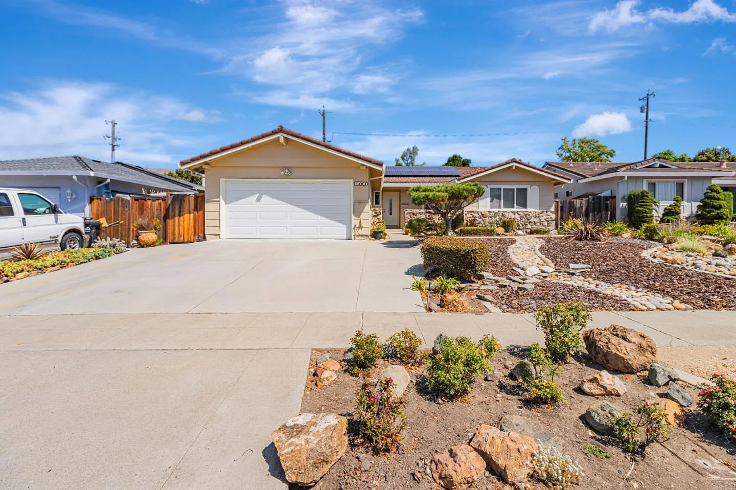 1494 Stone Creek Dr photo 1