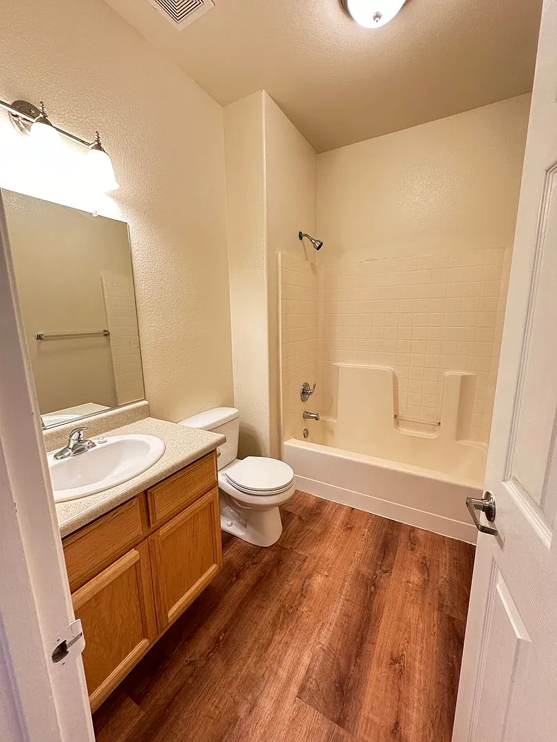 929 Featherside Way 1-4 — Photo 4