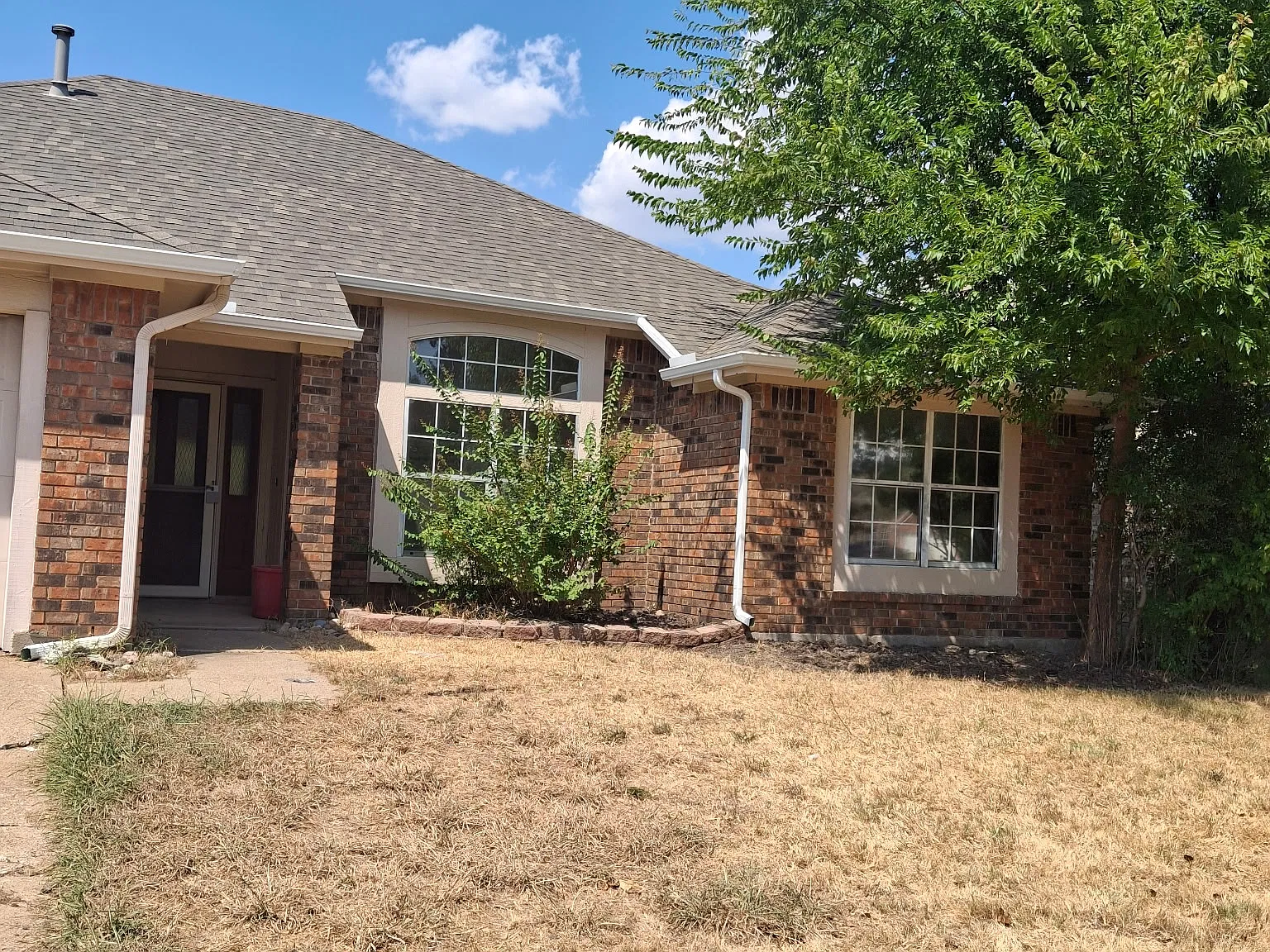 4 bed, 1613 sqft, $2,500 — Photo 1