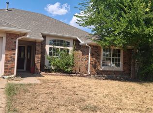 214 Browning Ln, Grand Prairie, TX 75052