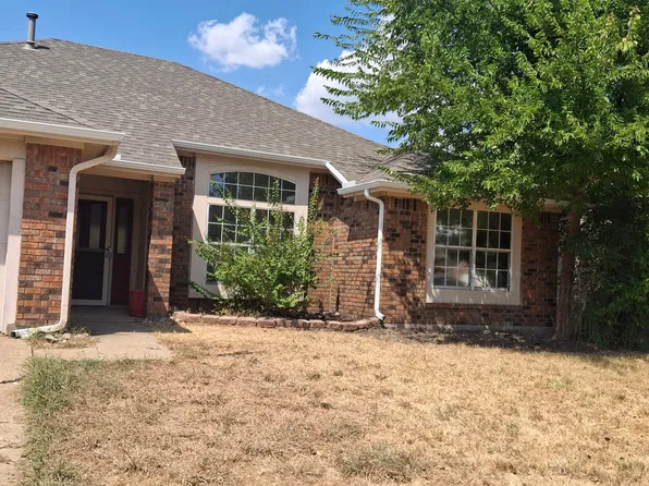 214 Browning Ln, Grand Prairie, TX 75052