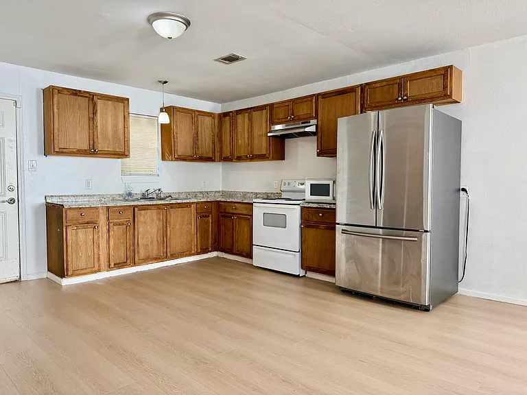 528 Pine St #2 — Photo 2