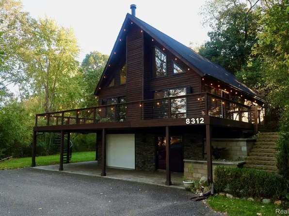 8312 Whitmore Lake Rd, Brighton, MI 48116