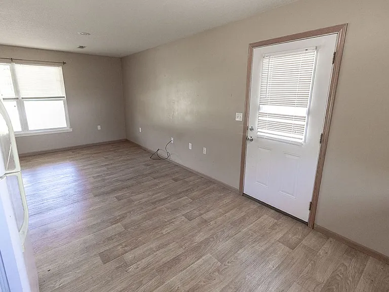 1544 Florence Dr — Photo 8