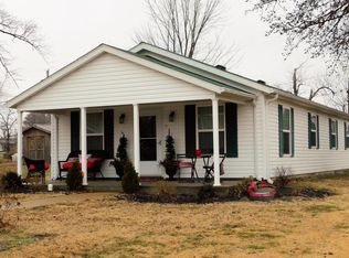 307 E Flora St, Valier, IL 62891