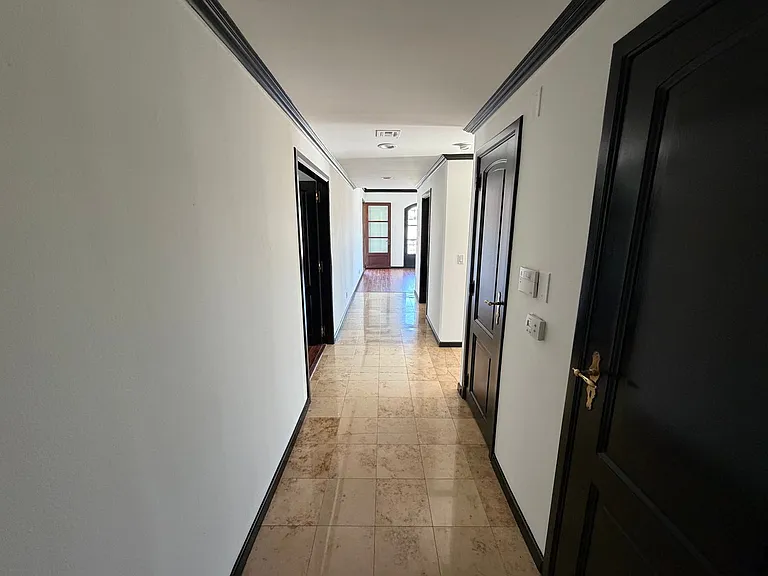 b8930 — Photo 17