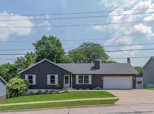 1905 14th St, Bettendorf, IA 52722