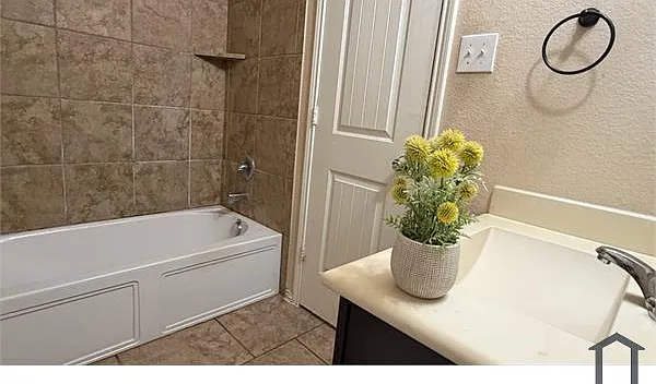 9004 Holliday Ln — Photo 24