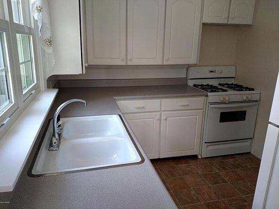 4th image of 877 Hollywood St NE