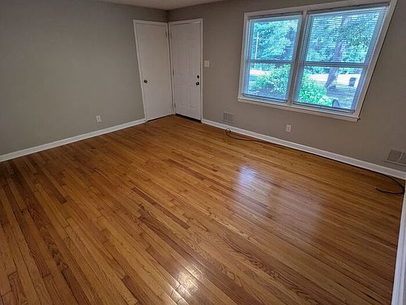 2nd image of 1078 16th Ave NW