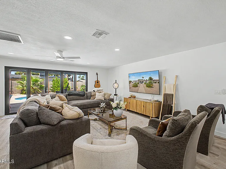 5140 E Poinsettia Dr — Photo 4