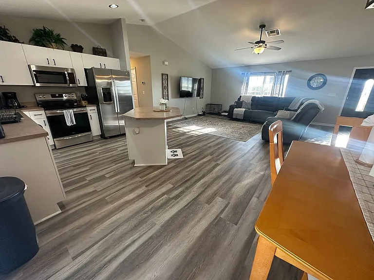128 NW 25th Pl — Photo 5
