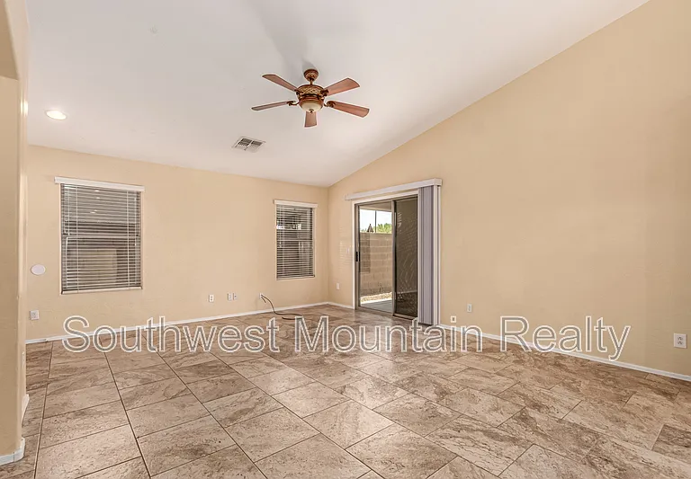 33782 N Mercedes Dr — Photo 9