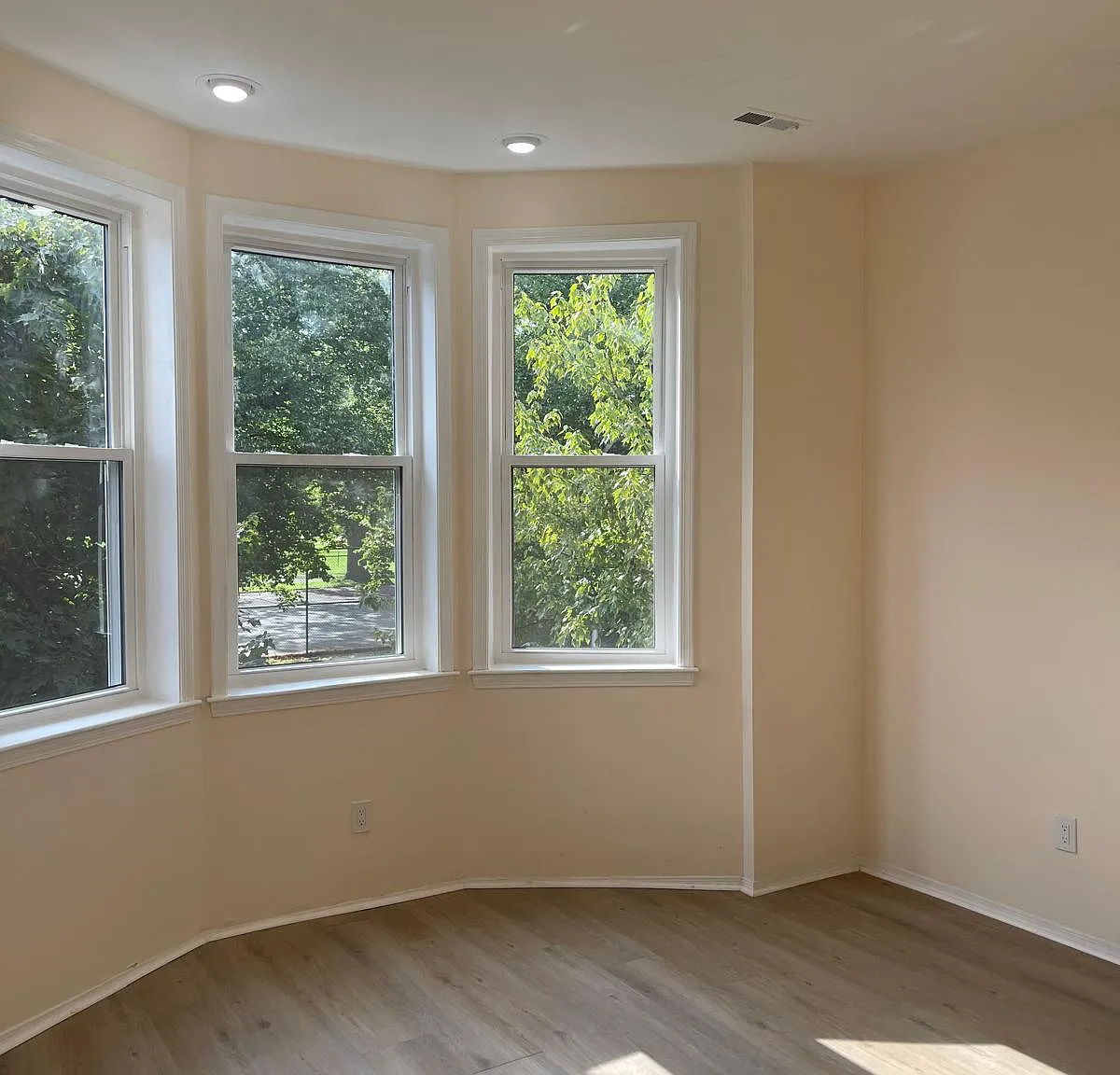 2 bed, 1144 sqft, $2,400 — Photo 3