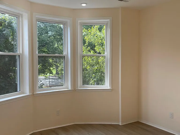 115 S Linwood Ave — Photo 3