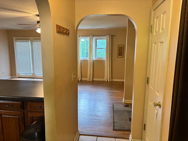 112 Owenby Ln — Photo 2