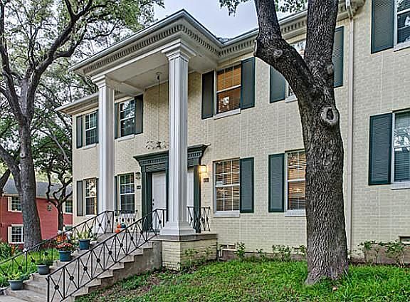 3rd image of 4808A Bradford Dr