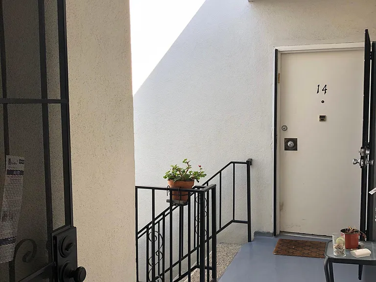 1114 N Harper Ave #12 — Photo 9