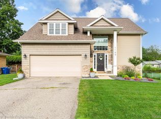 1189 Hira St, Waterford, MI