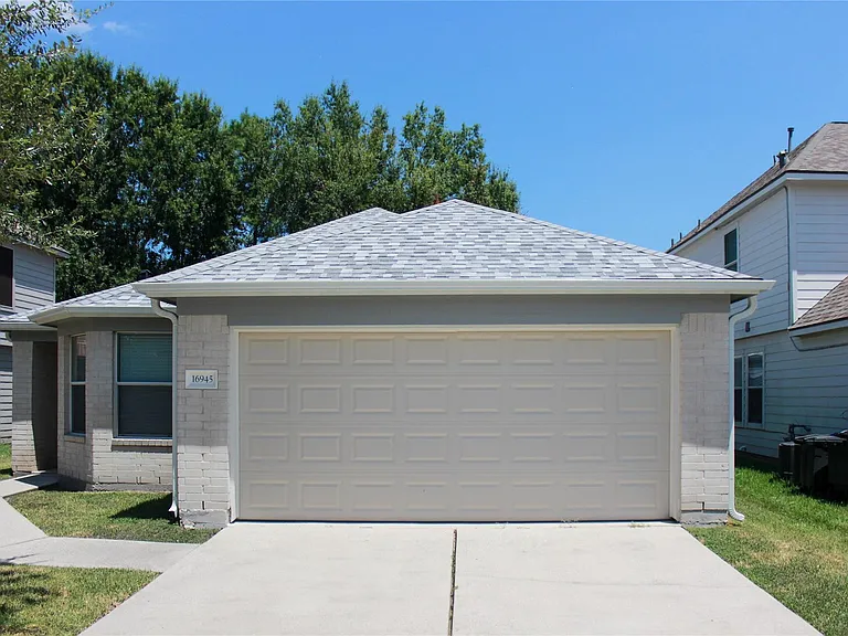 16945 Scenic Knl — Photo 1