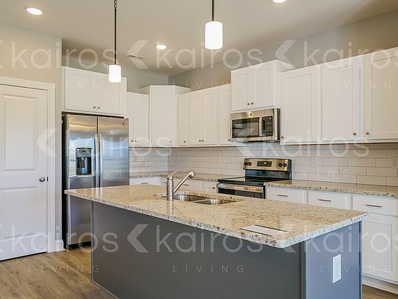 5th image of 3717 Oak Leaf Way #E
