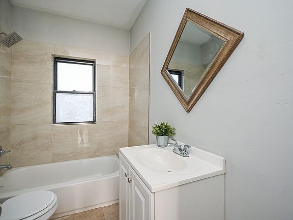 5th image of 1507 Laird St