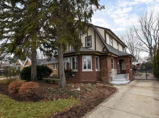 328 Olmsted Rd, Riverside, IL 60546