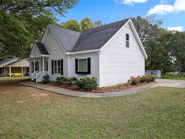 1312 Lake Paradise Rd — Photo 4