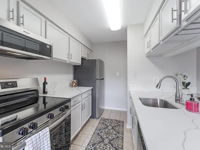 1717 Ascot Way #E — Photo 16