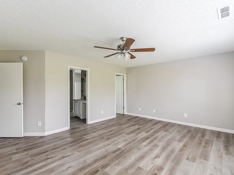 5978 N Rockingham Ln — Photo 9