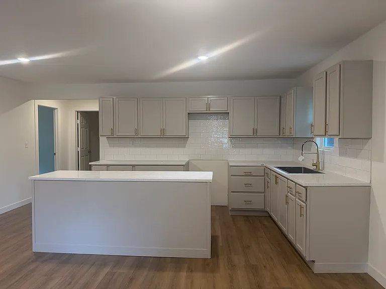 2222 Harding St — Photo 4