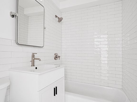5th image of 220 E 60th St APT 3D